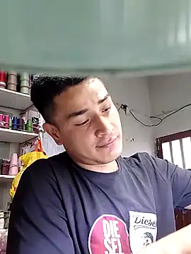 Snapshot of hoteder chatting on 11/11/25, 11:21 hoteder online show from 11/11/25, 11:21