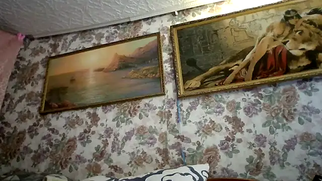 Snapshot of LustyyX chatting on 10/12/25, 09:25 LustyyX online show from 10/12/25, 09:25