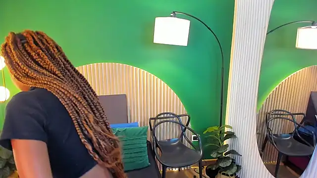 halleylorens online show from 09/29/25, 06:02