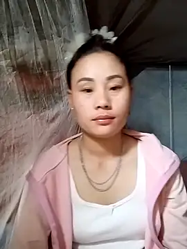 Snapshot of Ruaiuoi chatting on 03/05/26, 12:12 Ruaiuoi online show from 03/05/26, 12:12