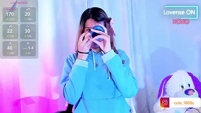 Snapshot of Sofiia_cute_ chatting on 03/17/26, 04:39 Sofiia cute online show from 03/17/26, 04:39