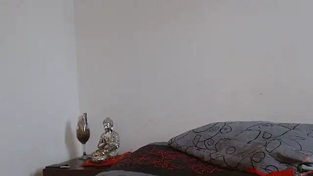 naiaratobon   online show from 02/20/26, 08:42