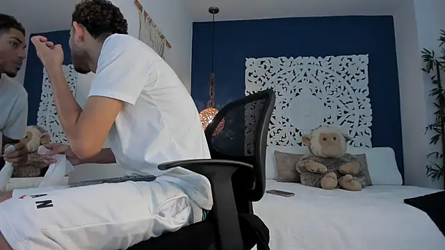 Adonis WB online show from 11/05/25, 08:42