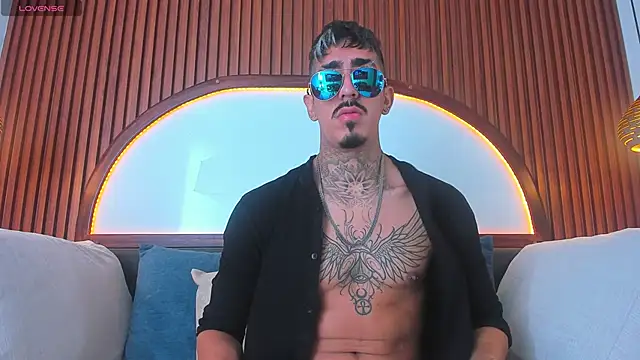 Donovan Desmond online show from 10/25/25, 04:02