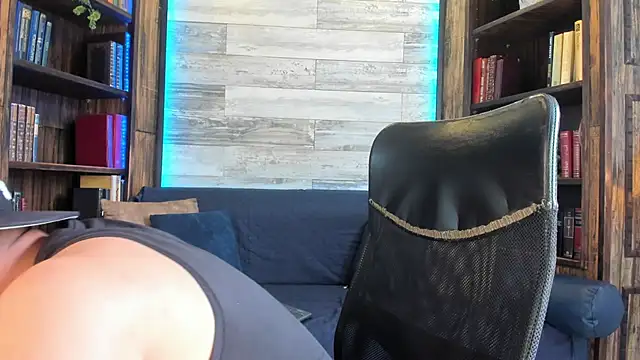 Donovan Desmond online show from 10/30/25, 07:47