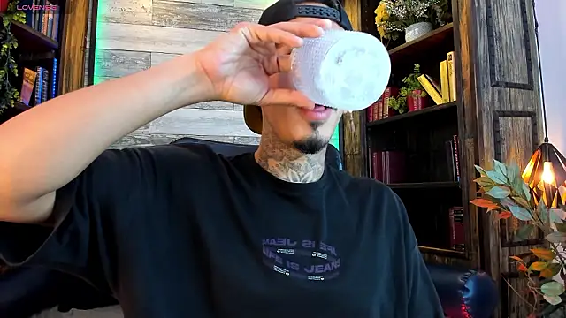 Donovan Desmond online show from 03/10/26, 04:17