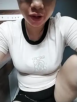 Snapshot of Mie_rose chatting on 06/10/26, 01:17 Mie rose online show from 06/10/26, 01:17