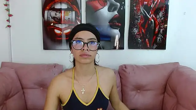 Snapshot of Miahotcs1 chatting on 05/01/26, 04:44 Miahotcs1 online show from 05/01/26, 04:44