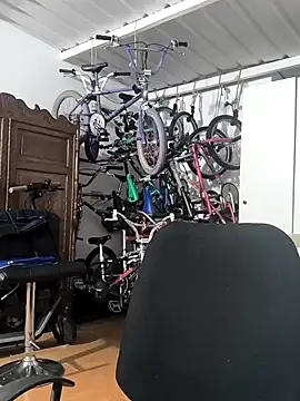 Snapshot of RejoinedLescol chatting on 09/17/25, 04:25 RejoinedLescol online show from 09/17/25, 04:25