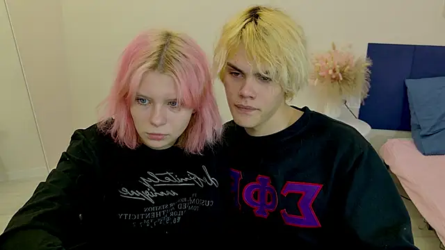 Snapshot of Bonnie_And_C1yde chatting on 11/04/25, 05:12 Bonnie And C1yde online show from 11/04/25, 05:12