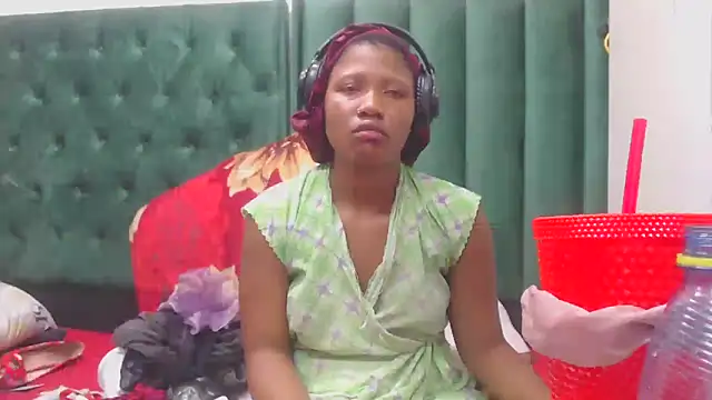 Snapshot of BUNNYCHOWX28 chatting on 02/18/26, 06:48 BUNNYCHOWX28 online show from 02/18/26, 06:48