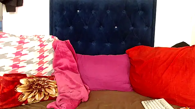 Snapshot of BUNNYCHOWX28 chatting on 03/12/26, 12:11 BUNNYCHOWX28 online show from 03/12/26, 12:11