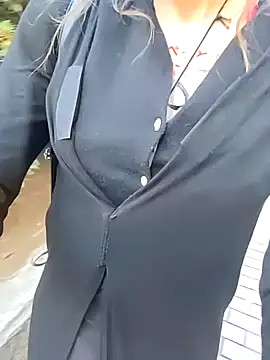 Snapshot of pink-mai chatting on 11/25/25, 11:05 pink-mai online show from 11/25/25, 11:05