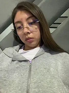 Sara-cooper2 online show from 04/29/26, 02:48