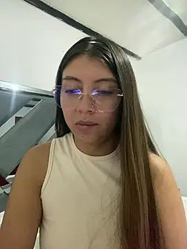 Snapshot of Sara-cooper2 chatting on 07/16/26, 01:11 Sara-cooper2 online show from 07/16/26, 01:11