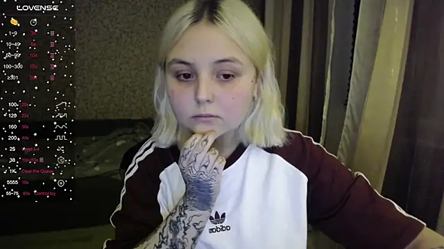 Snapshot of vendymories chatting on 10/29/25, 01:41 vendymories online show from 10/29/25, 01:41