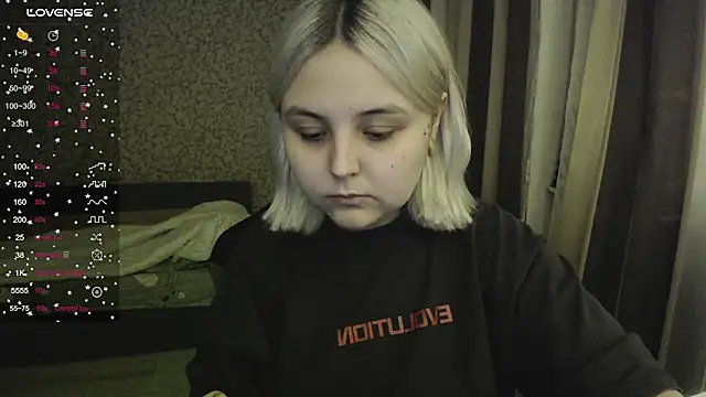 Snapshot of vendymories chatting on 10/31/25, 10:55 vendymories online show from 10/31/25, 10:55