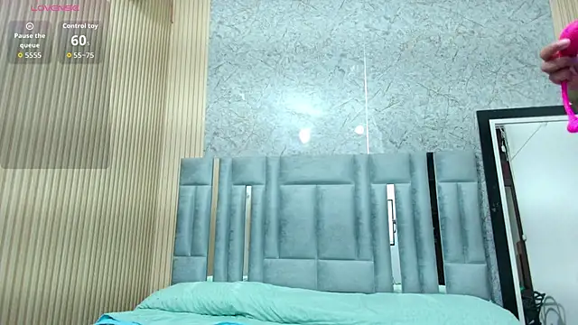 Snapshot of shyblacksweetiee chatting on 02/15/26, 08:05 shyblacksweetiee online show from 02/15/26, 08:05