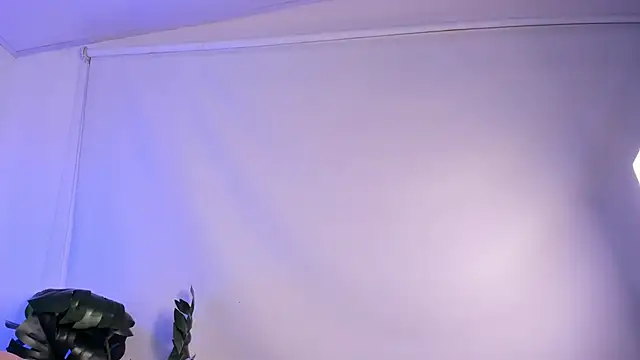 Nicolle Evanss  online show from 09/10/25, 04:23