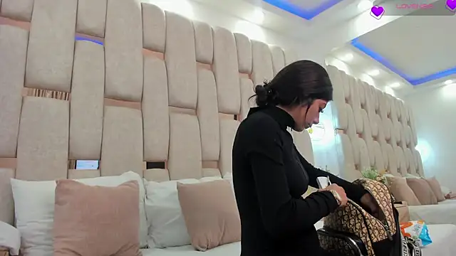 sophiie ross  online show from 01/16/26, 04:44