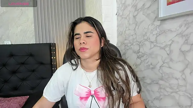 Snapshot of alicy__torres chatting on 05/25/26, 12:11 alicy torres online show from 05/25/26, 12:11
