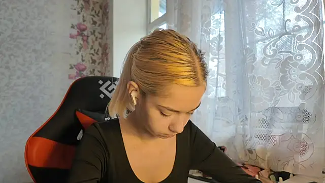 Witching Moon online show from 11/05/25, 07:41