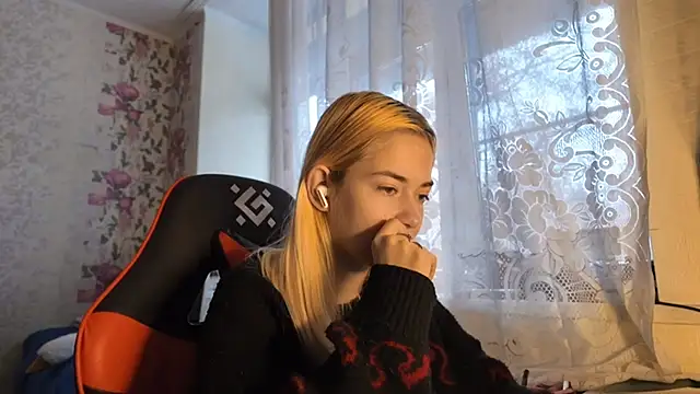 Witching Moon online show from 11/17/25, 07:58