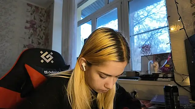 Witching Moon online show from 12/17/25, 07:14