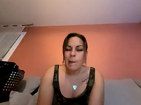 Snapshot of minettedusud chatting on 11/30/25, 10:03 minettedusud online show from 11/30/25, 10:03