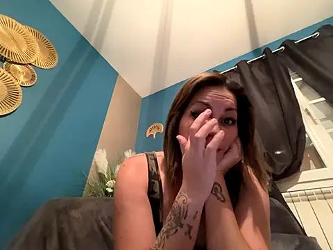 Snapshot of minettedusud chatting on 12/05/25, 01:09 minettedusud online show from 12/05/25, 01:09