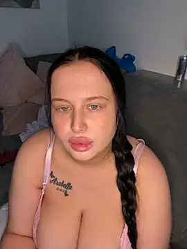 brunetteGirl274 online show from 11/02/25, 09:28