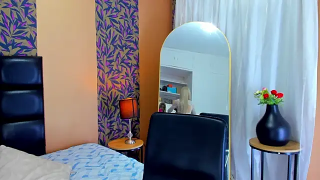 mysterius boy online show from 10/27/25, 08:13