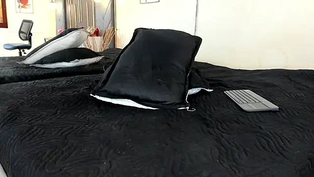 OliviGrace online show from 04/25/26, 01:25