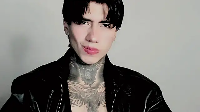 Snapshot of Alex_bdsmz chatting on 11/01/25, 12:01 Alex bdsmz online show from 11/01/25, 12:01