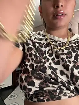 Snapshot of JaneetDeea chatting on 10/11/25, 04:05 JaneetDeea online show from 10/11/25, 04:05