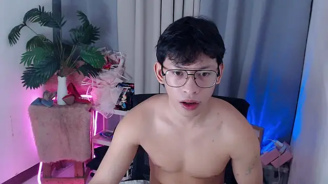 Snapshot of pinkcock_froi2305 chatting on 03/22/26, 02:26 pinkcock froi2305 online show from 03/22/26, 02:26
