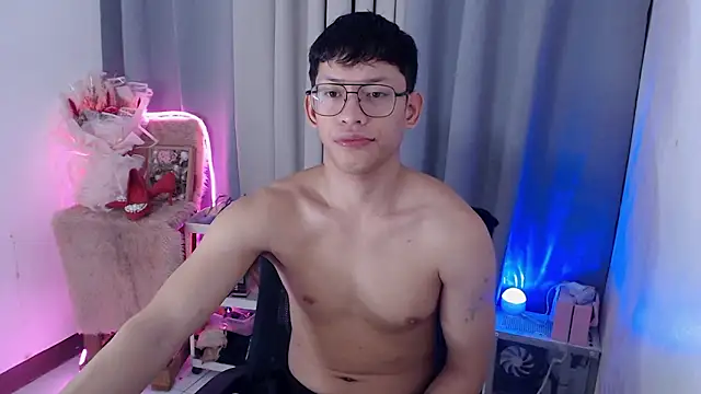 Snapshot of pinkcock_froi2305 chatting on 03/29/26, 04:01 pinkcock froi2305 online show from 03/29/26, 04:01