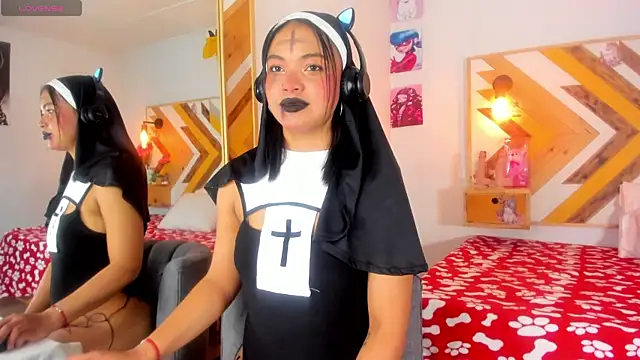 Snapshot of SoleneFontaine chatting on 10/31/25, 12:28 SoleneFontaine online show from 10/31/25, 12:28