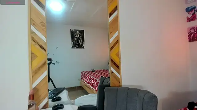 Snapshot of SoleneFontaine chatting on 11/04/25, 11:53 SoleneFontaine online show from 11/04/25, 11:53