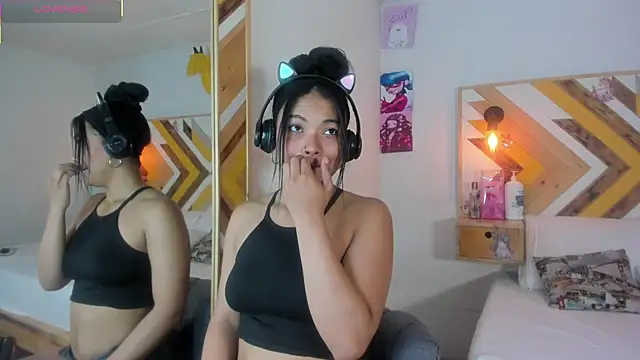 Snapshot of SoleneFontaine chatting on 11/27/25, 11:56 SoleneFontaine online show from 11/27/25, 11:56