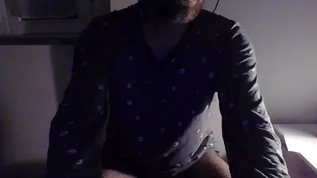 Snapshot of Skeye2 chatting on 11/27/25, 01:29 Skeye2 online show from 11/27/25, 01:29