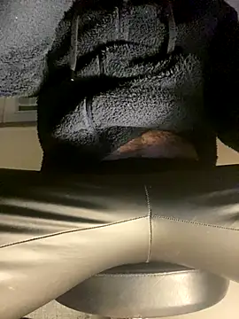 Snapshot of Skeye2 chatting on 12/02/25, 01:55 Skeye2 online show from 12/02/25, 01:55