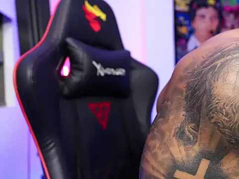 logan hugh8 online show from 11/15/25, 03:37