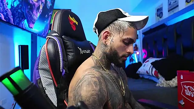 logan hugh8 online show from 02/08/26, 07:17