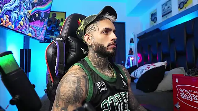 logan hugh8 online show from 02/13/26, 03:30