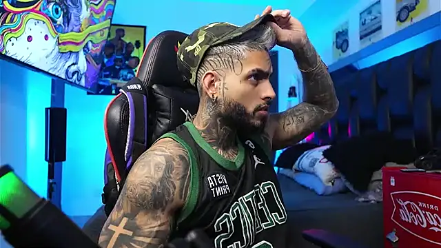 logan hugh8 online show from 02/14/26, 11:18