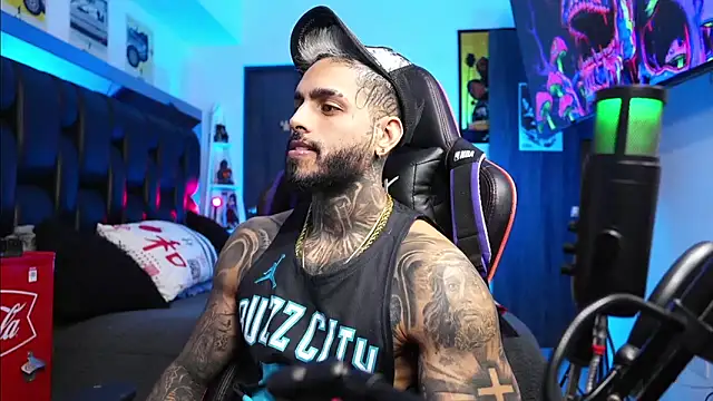 logan hugh8 online show from 02/23/26, 06:00