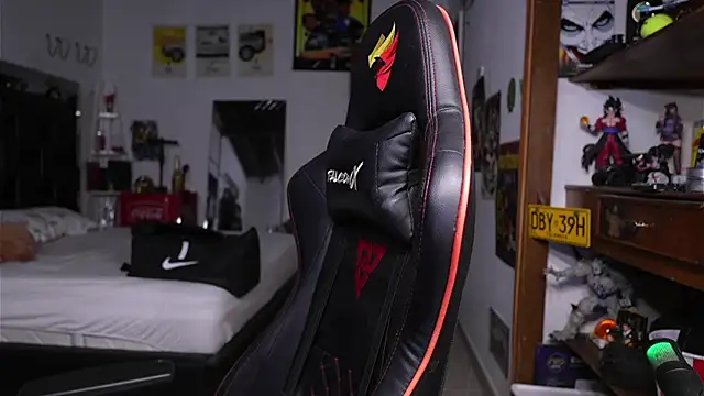 logan hugh8 online show from 04/30/26, 11:31