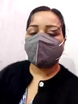 Snapshot of liza-212 chatting on 11/29/25, 10:29 liza-212 online show from 11/29/25, 10:29