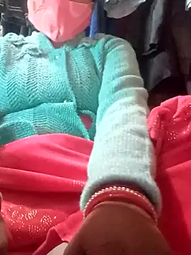 Snapshot of NEHAHOT143 chatting on 12/17/25, 04:51 NEHAHOT143 online show from 12/17/25, 04:51